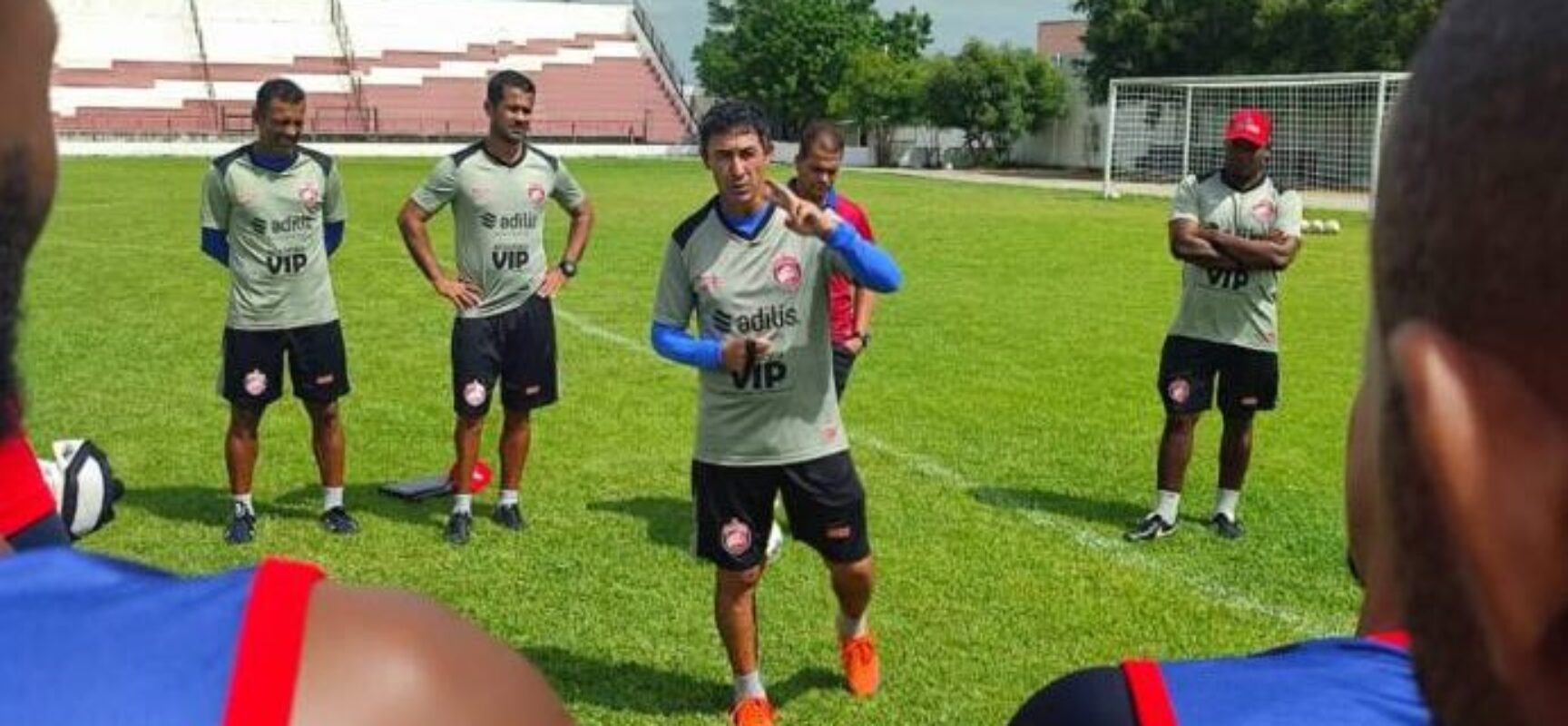 BARCELONA DE ILHÉUS: Betinho recorre às repetições para “sofrer menos”