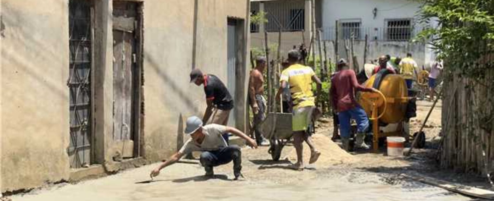 Prefeitura de Ilhéus contempla moradores do Salobrinho com programa de pavimentação comunitária
