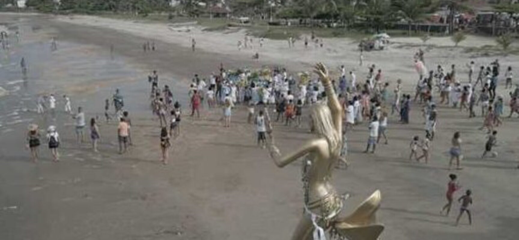 Festa de Iemanjá leva centenas de pessoas à Praia do Cristo, Maramata e Litorânea Norte