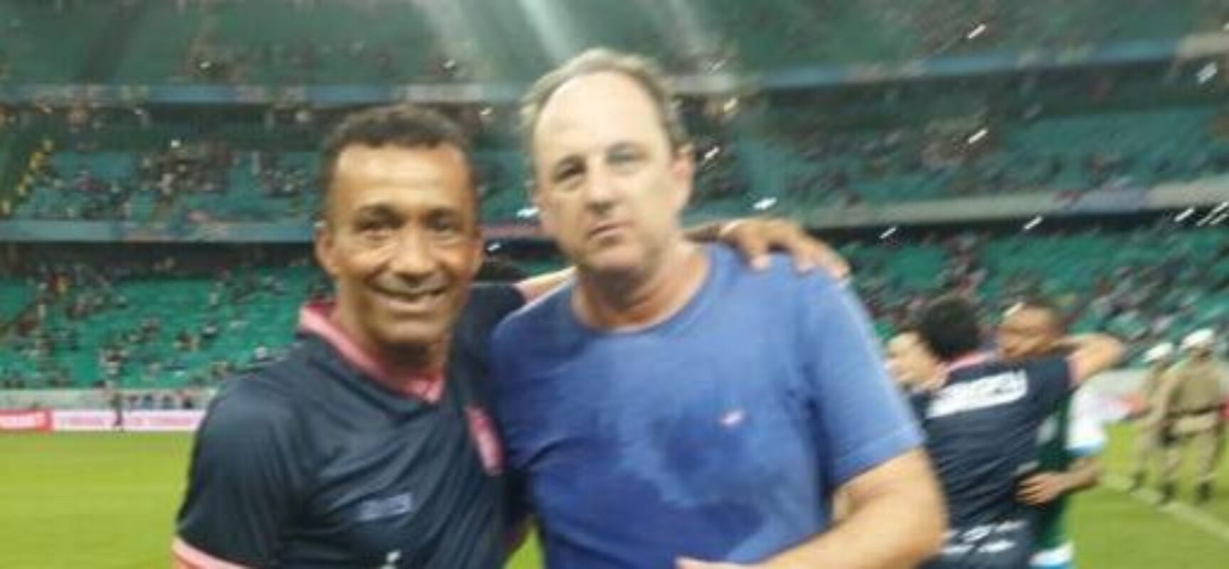 Treinador de Goleiros do Barcelona, TOBIAS, parabenizado por atletas e técnico Rogério Ceni