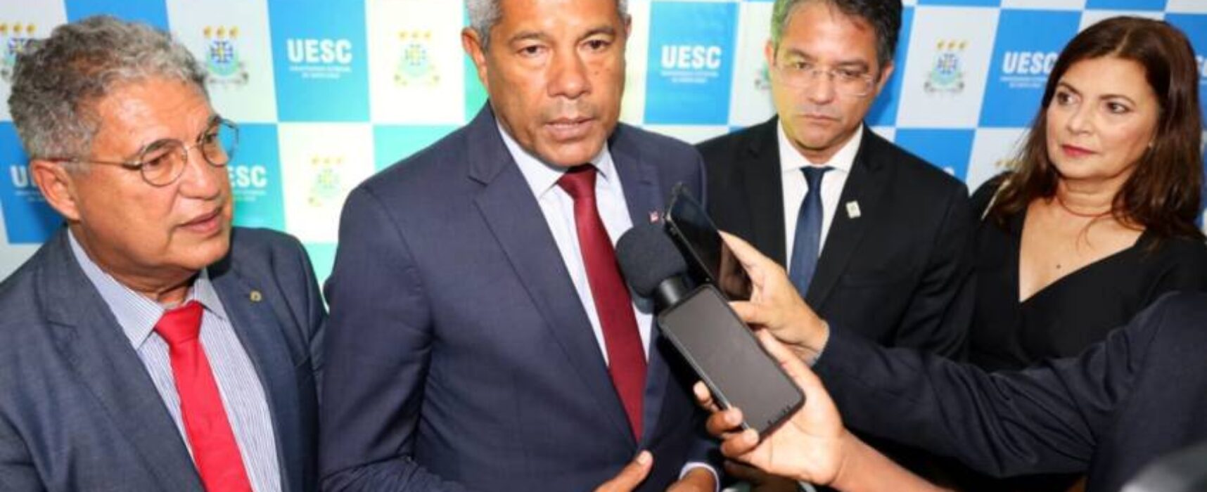 Jerônimo destaca compromisso com a Educação e o fortalecimento das universidades estaduais em posse de nova direção da Uesc*