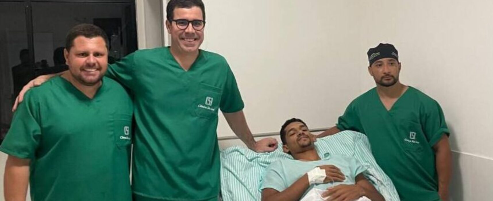 Lucas Araújo, do Barcelona de Ilhéus, enfrenta desafio após lesão durante partida contra o Vitória