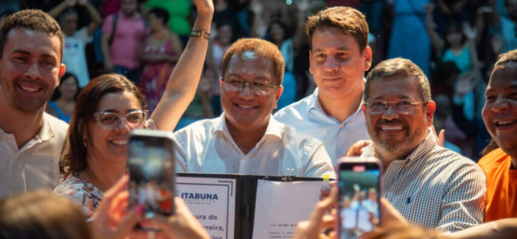 Prefeito Augusto Castro corrige distorções de mais de 50 anos ao sancionar Leis que criam Planos e Cargos e Salários