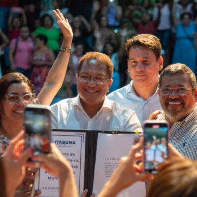 Prefeito Augusto Castro corrige distorções de mais de 50 anos ao sancionar Leis que criam Planos e Cargos e Salários