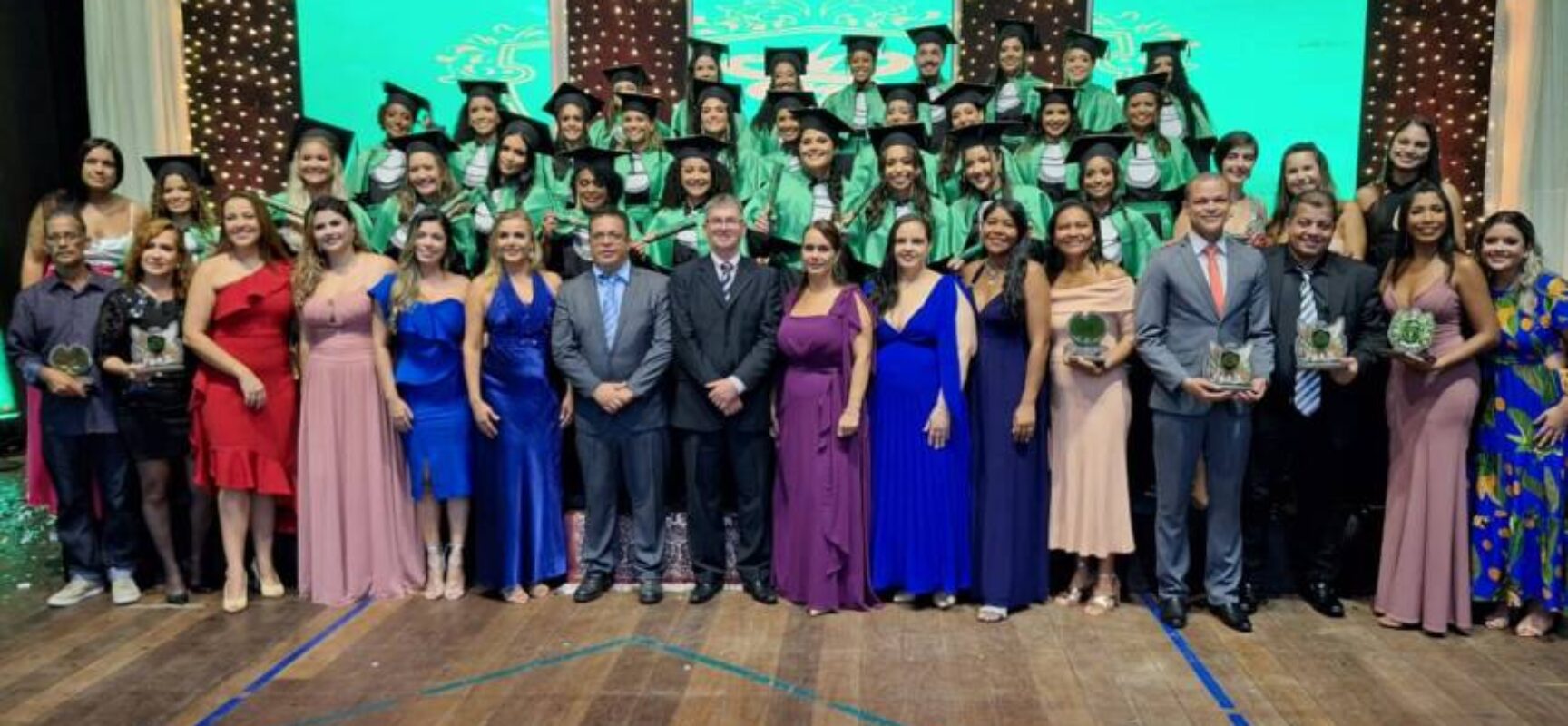 Faculdade de Ilhéus gradua novos profissionais  de Enfermagem, Biomedicina e Fisioterapia
