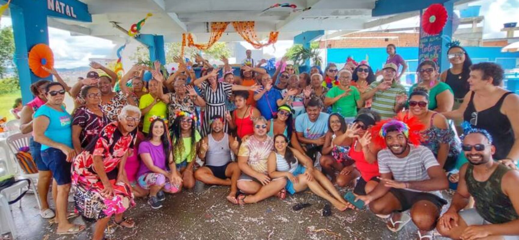 Idosos atendidos pelos CRAS de Itabuna “pulam carnaval” durante Colônia de Férias