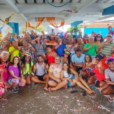 Idosos atendidos pelos CRAS de Itabuna “pulam carnaval” durante Colônia de Férias