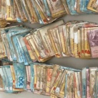 Mulher é detida e mais de R$ 31 mil são apreendidos pela PM