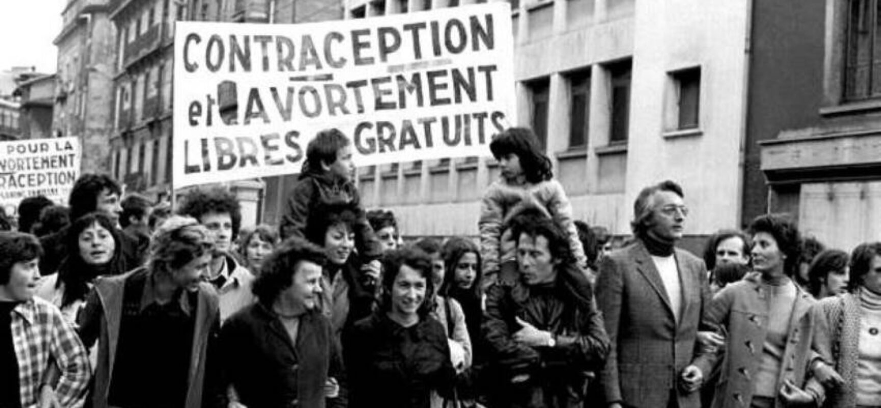 INTERNACIONAL: França se torna primeiro país a garantir direito ao aborto em sua Constituição