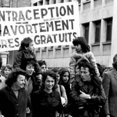 INTERNACIONAL: França se torna primeiro país a garantir direito ao aborto em sua Constituição