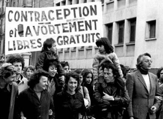 INTERNACIONAL: França se torna primeiro país a garantir direito ao aborto em sua Constituição