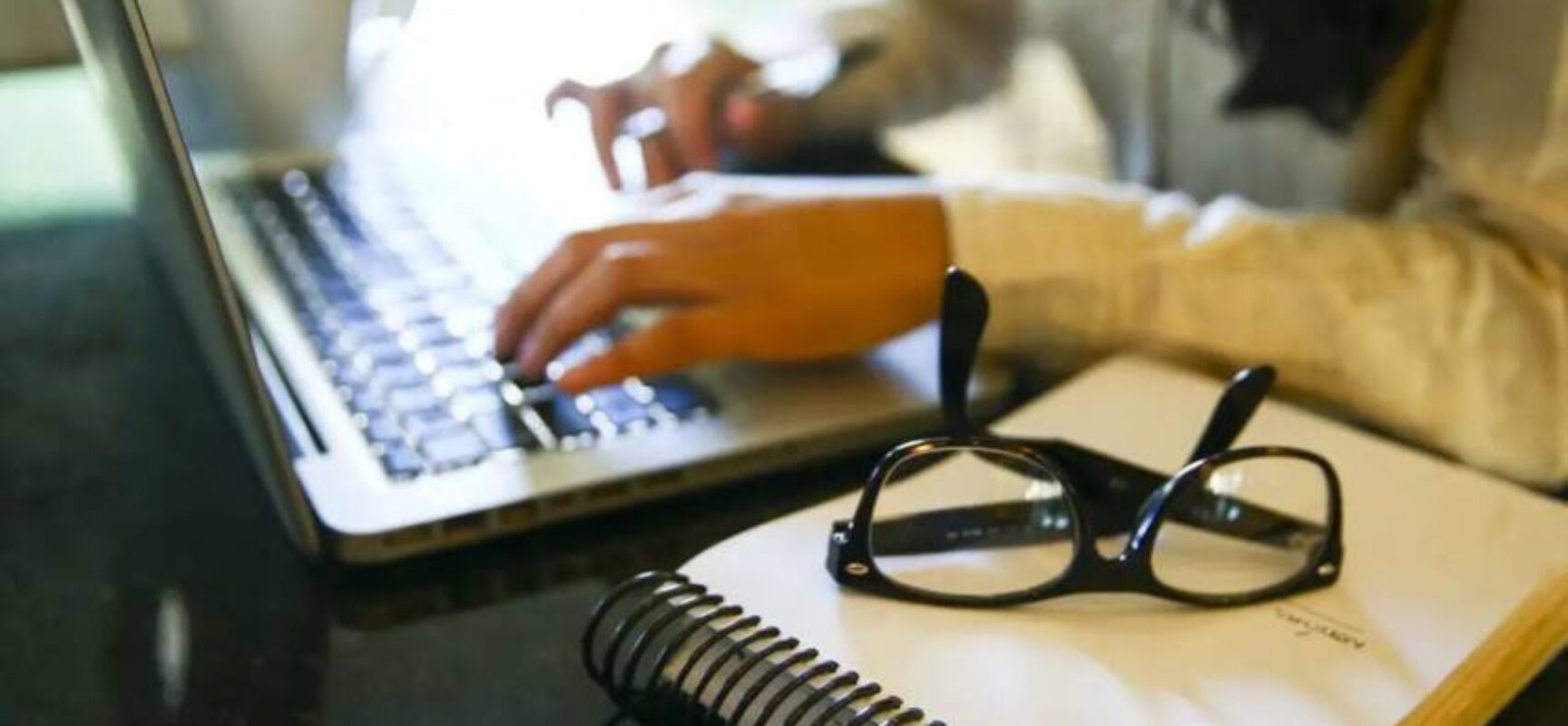 Consumidores brasileiros gastaram R$ 6,4 bilhões em encomendas internacionais em 2023