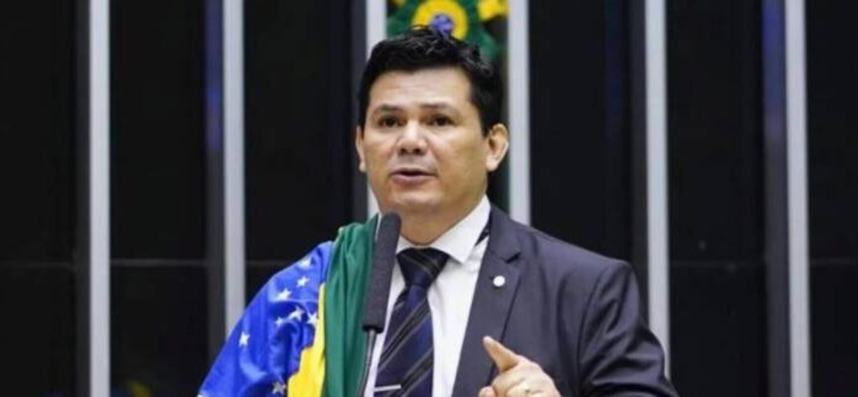 Após pedido de Flávio Dino, PF abre inquérito contra deputado que chamou Lula de “corrupto”