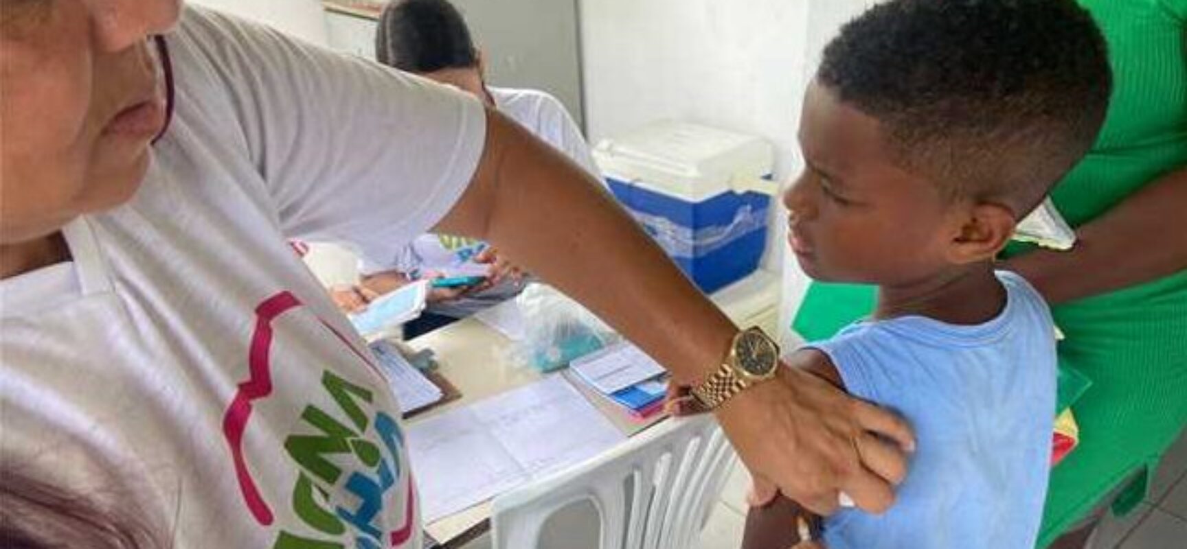 Vacinação contra a dengue: Ilhéus amplia a faixa etária para 10 a 14 anos