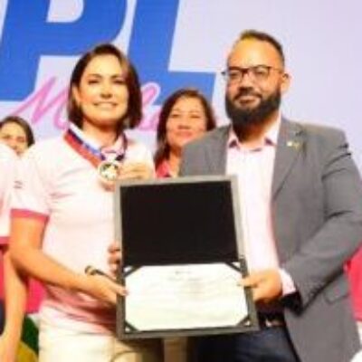 ALBA concede Comenda 2 de Julho a Michelle Bolsonaro