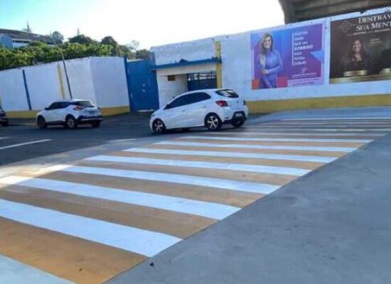 Novas faixas elevadas são instaladas em Ilhéus, promovendo mais segurança a pedestres e motoristas