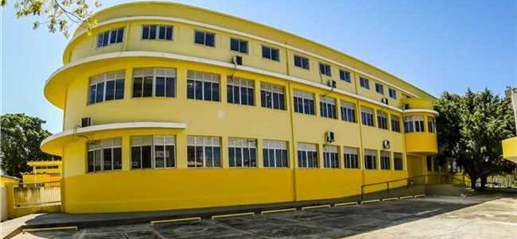 A Prefeitura de Ilhéus parabeniza o IME, pelos seus 85 Anos de dedicação à educação!