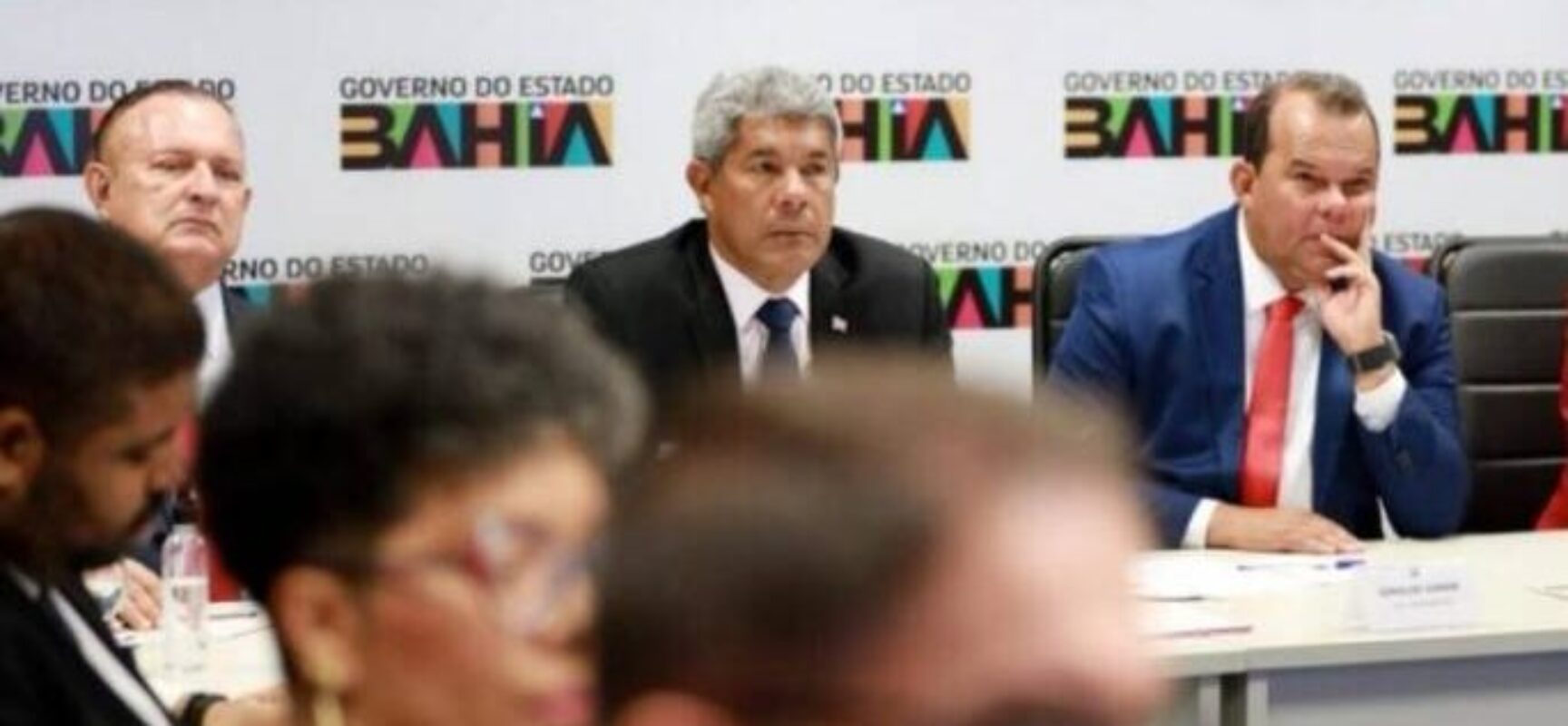 Governo reúne poderes estaduais e instituições para implantação do Bahia Pela Paz