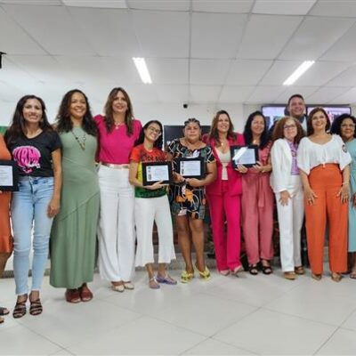 Em audiência, Frente Parlamentar de Mulheres homenageia mulheres da sociedade civil