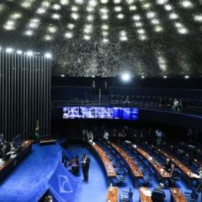 De pai para filho: homens e herdeiros políticos são maioria no Senado