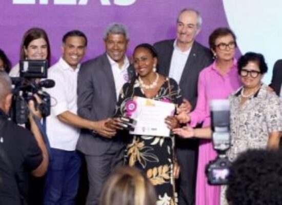 Governador Jerônimo Rodrigues certifica 83 empresas baianas em prol da igualdade de gênero com o Selo Lilás