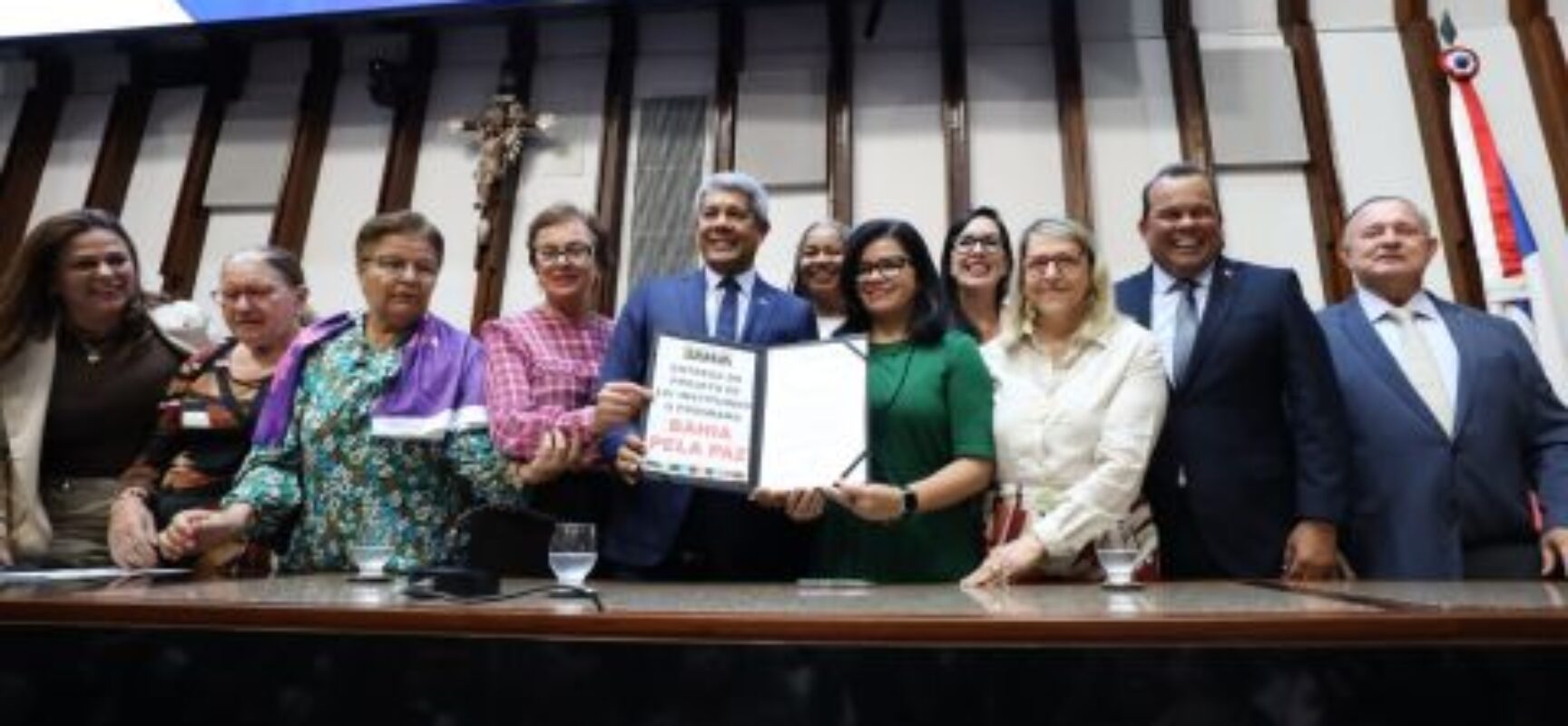 Governador entrega à Alba projeto de lei que institui o programa Bahia Pela Paz