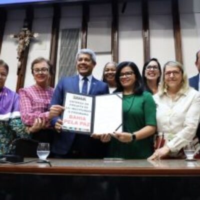 Governador entrega à Alba projeto de lei que institui o programa Bahia Pela Paz
