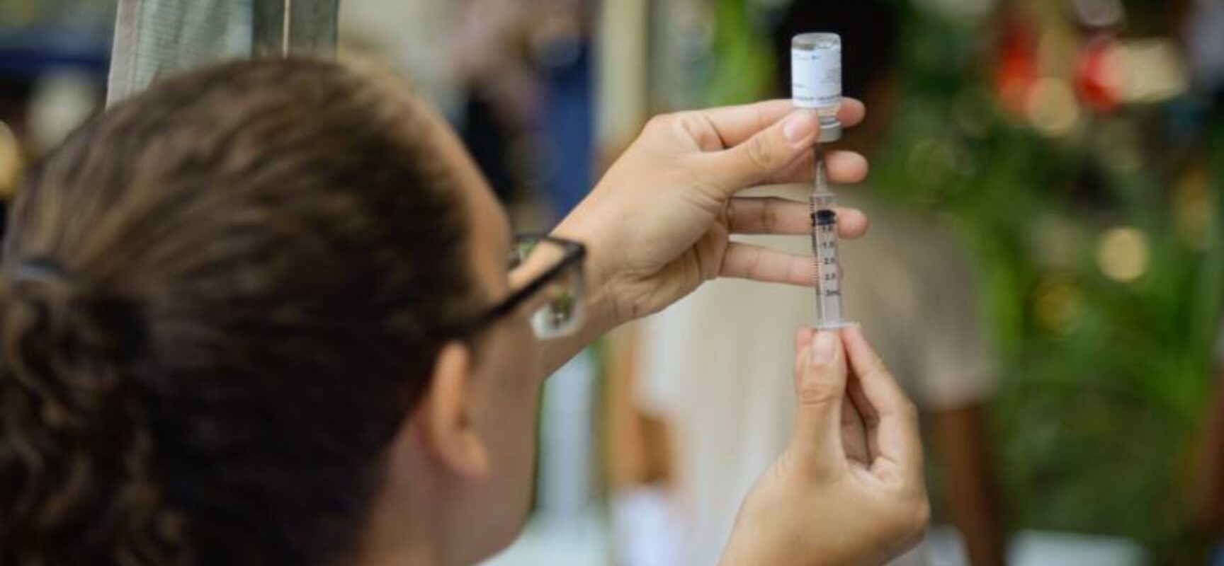 Pesquisa indica que maioria dos brasileiros acredita na eficácia da vacina contra a dengue