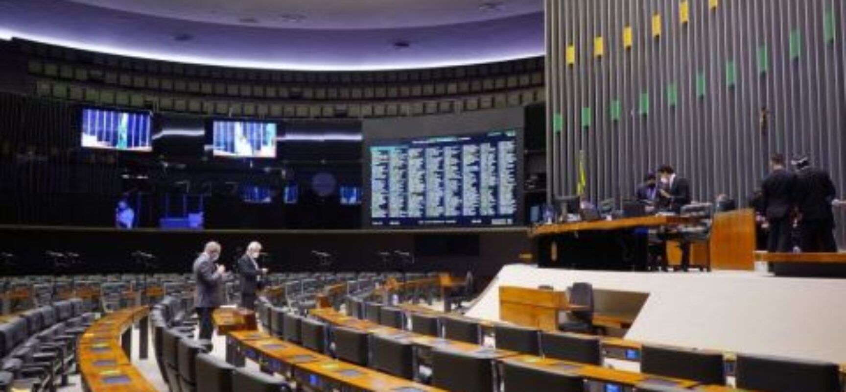 Brito e Elmar antecipam disputa na Câmara em votações