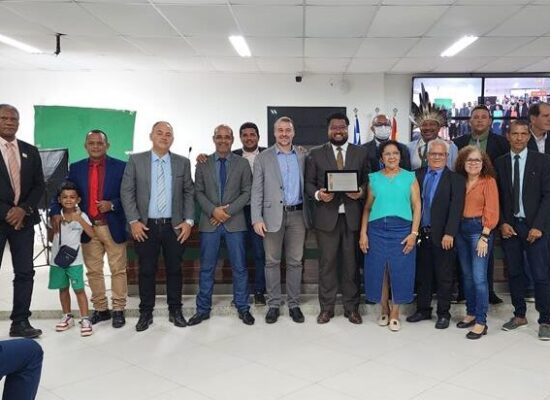 Câmara de Vereadores homenageia João Lucas Ijino Santana, 1º diplomata ilheense