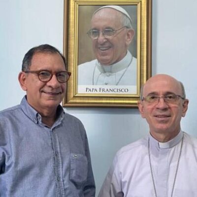 Jabes Ribeiro visita o bispo Dom Giovanni Crippa