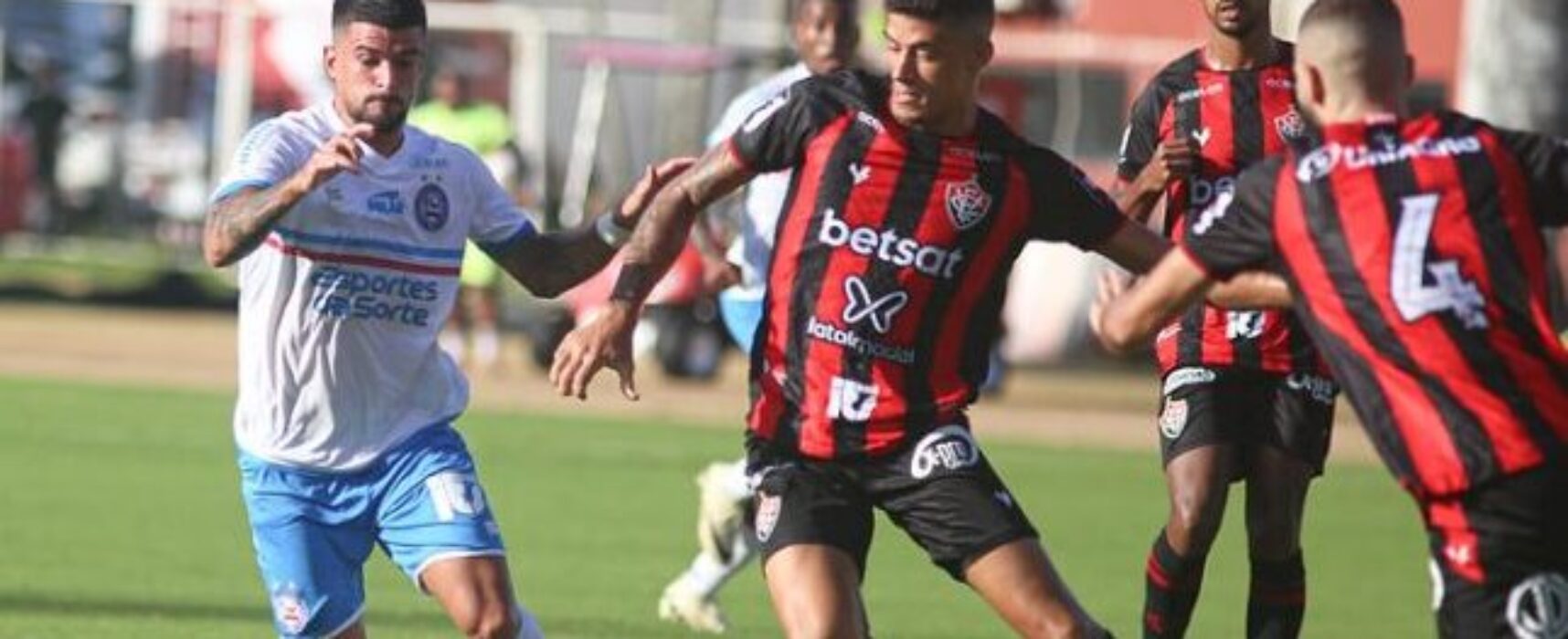 Vitória x Bahia: TV aberta confirma transmissão do jogo neste domingo