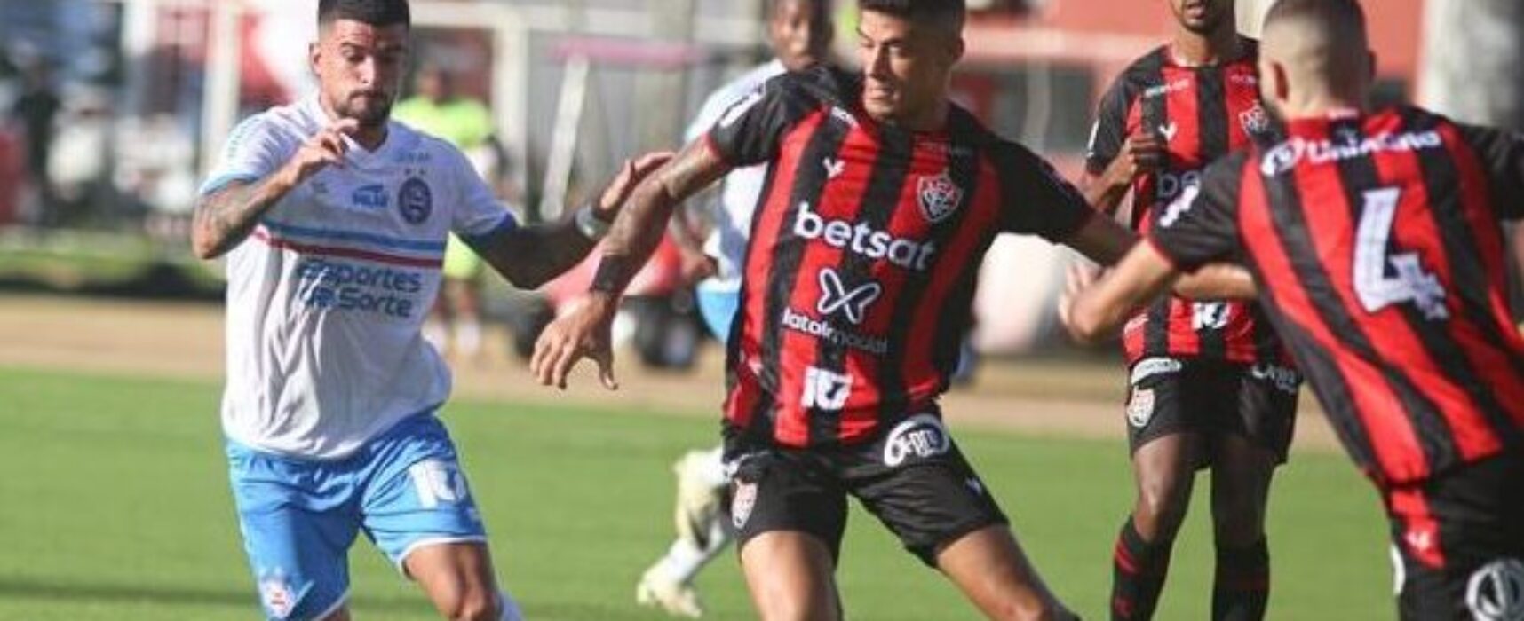 Vitória x Bahia: TV aberta confirma transmissão do jogo neste domingo