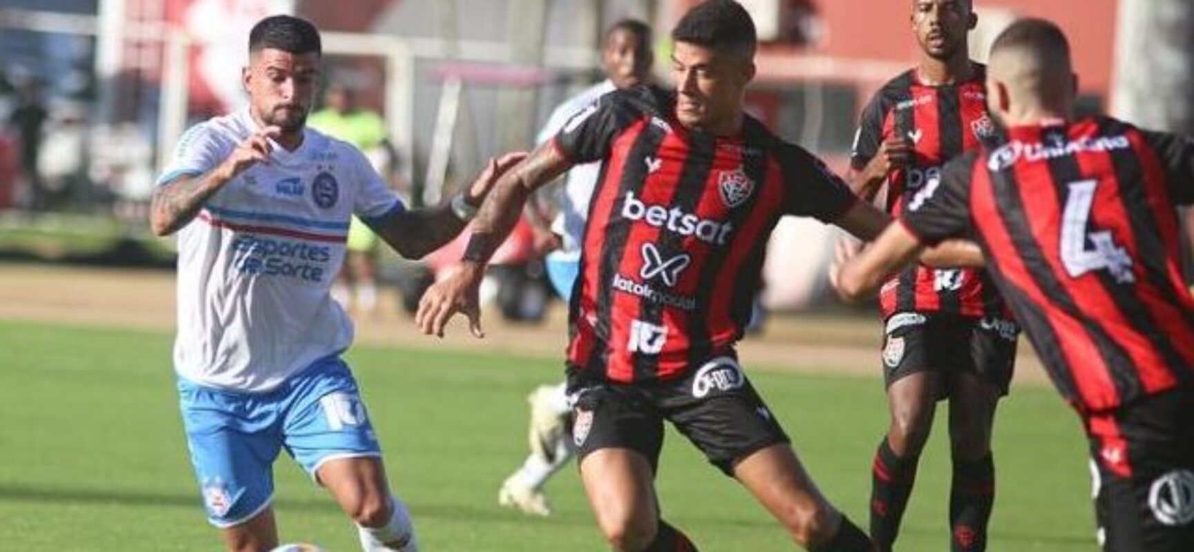 Vitória x Bahia: TV aberta confirma transmissão do jogo neste domingo