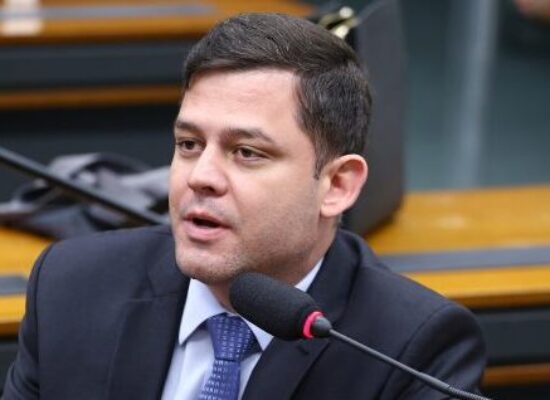 Projeto dispensa portadores de próteses metálicas da passagem por detectores de metais