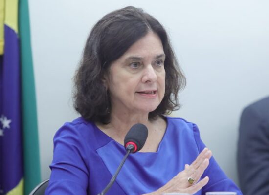 Ministra propõe abertura dos dados sobre repasses extras para a saúde em 2023