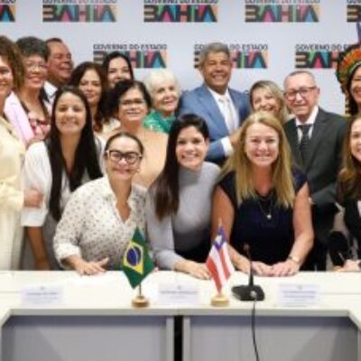 Jerônimo empossa desembargadora Cynthia Resende como governadora em exercício