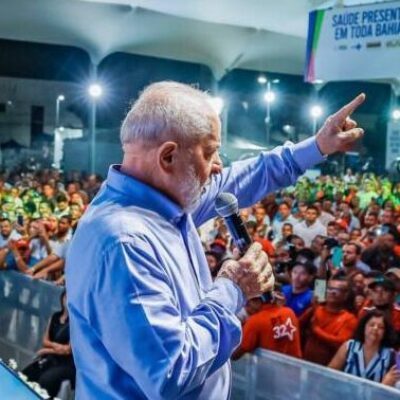 Em Salvador, Lula cobra unidade do PT, critica disputas internas e convoca militância para “guerra”