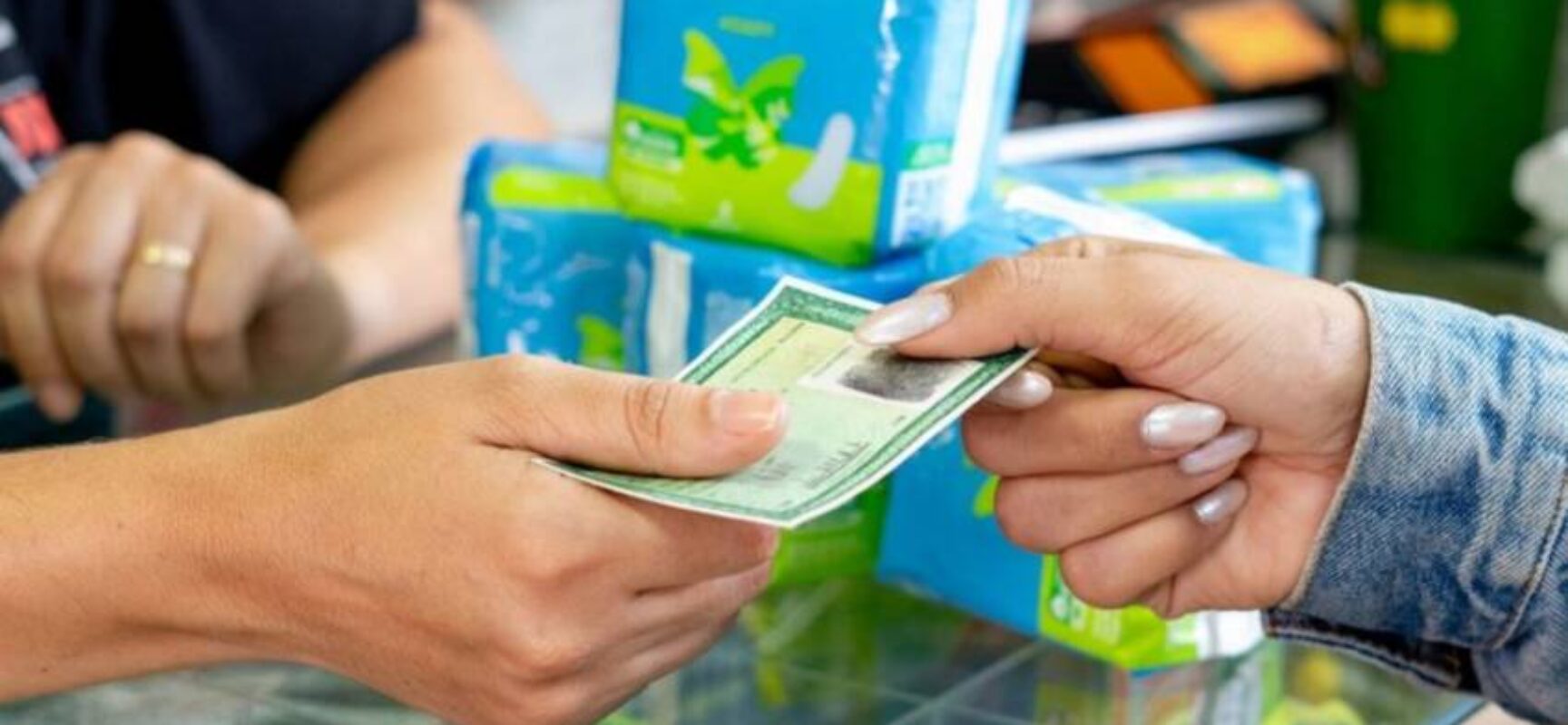 Mais de mil farmácias na Bahia estão credenciadas para entrega de absorventes gratuitos