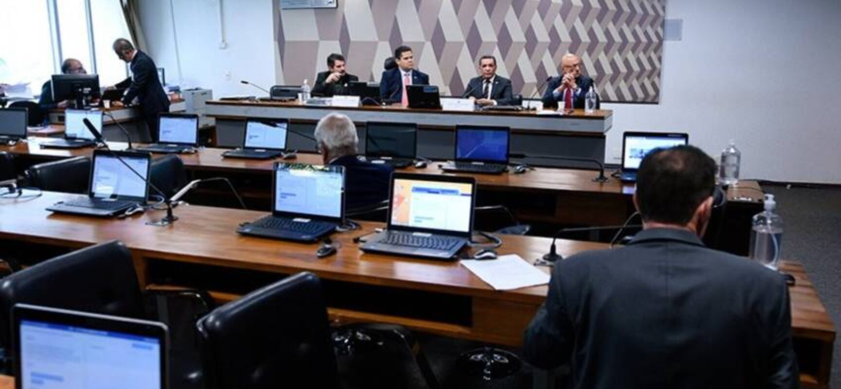 CCJ aprova PL que garante desconto na renovação da CNH para pessoas com mais de 50 anos