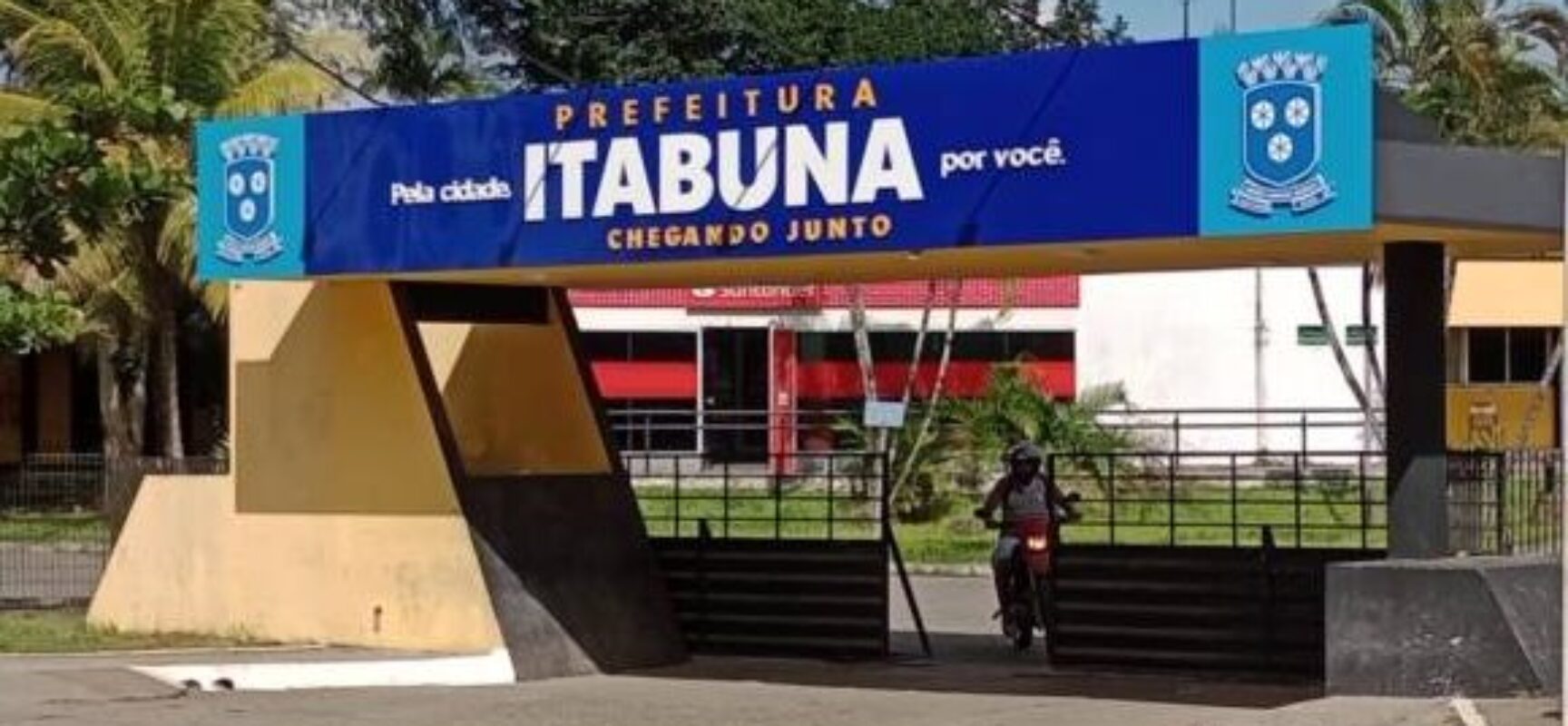 Itabuna: servidores municipais recebem salário em dia dentro da política de respeito e valorização da atual gestão