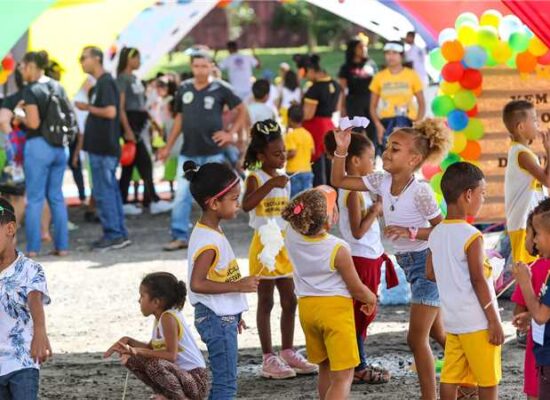 Cerca de mil crianças se reúnem no Centro de Convenções de Ilhéus para comemorar o Dia B do Brincar! Cerca de mil crianças se reúnem no Centro de Convenções de Ilhéus para comemorar o Dia B do Brincar!