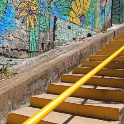 Caminho dos Altos chega no Alto São João e a população ganha 9 escadas novinhas!