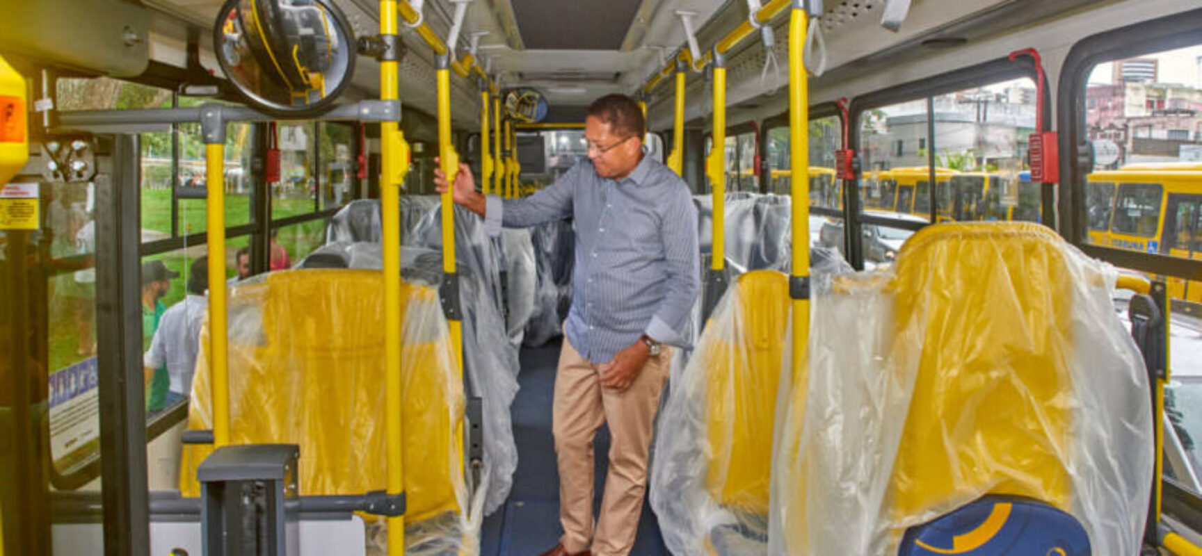 Prefeitura investe na qualidade do transporte público de Itabuna com a entrega de 35 novos ônibus aos usuários