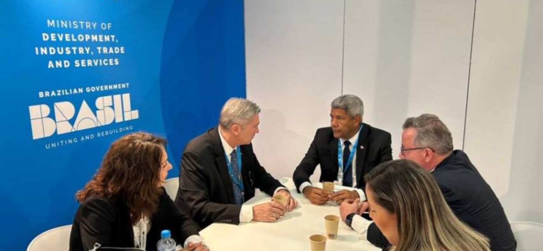 Jerônimo leva potencial energético da Bahia para maior evento do mundo sobre hidrogênio verde