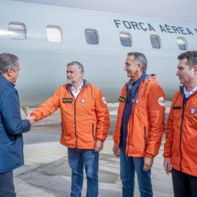 Bombeiros baianos que atuaram no RS recebem reconhecimento do ministro Rui Costa