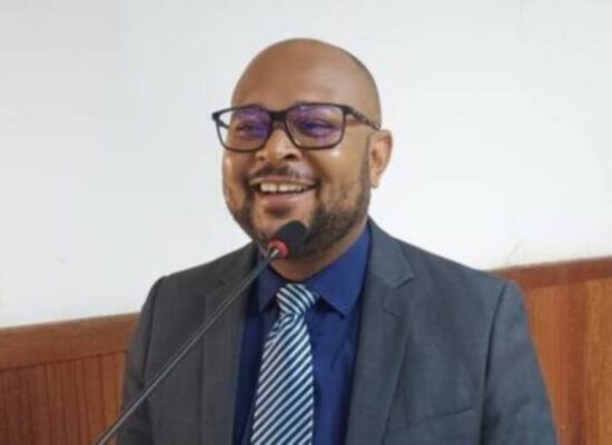 Vereador EDERJÚNIOR apresenta proposição que dispõe sobre “Poste Legal” Vereador EDERJÚNIOR apresenta proposição que dispõe sobre “Poste Legal”