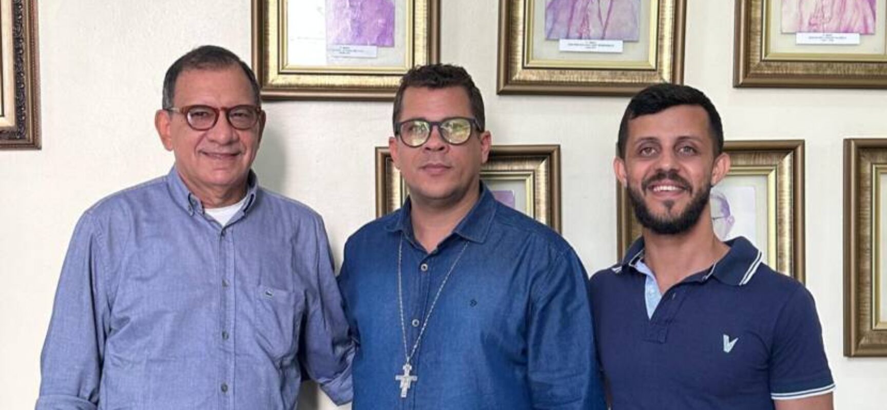Jabes Ribeiro discute com padres da cidade as questões sociais e culturais de Ilhéus