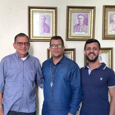 Jabes Ribeiro discute com padres da cidade as questões sociais e culturais de Ilhéus