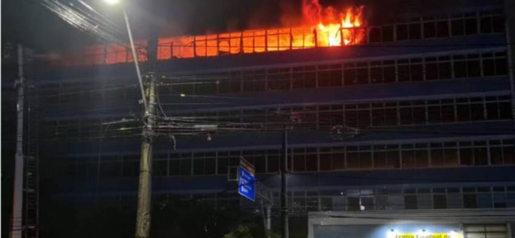 Prédio do Conselho Estadual de Educação é atingido por incêndio em Salvador
